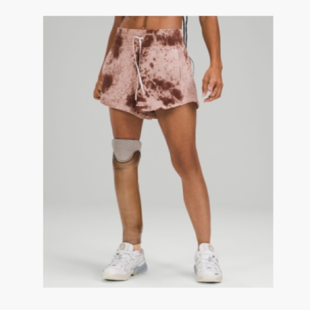 Lululemon Inner Glow High-Rise Short sz 6